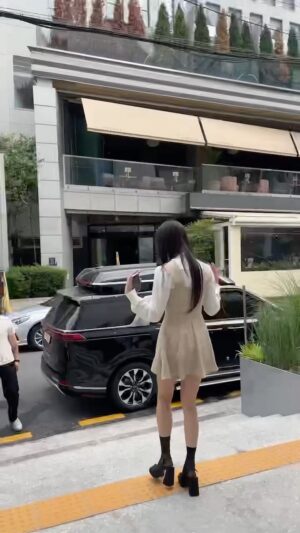 Uhm Hyun-kyung Instagram - 스타일리스트이자 나의 친구 유주💕 이날도 너무 맘에 들었지요🫰🏻