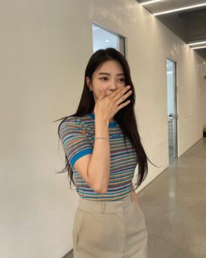 Uhm Hyun-kyung Instagram - 자 이제 충전하러 집 가서 눕자🛏 #isfp