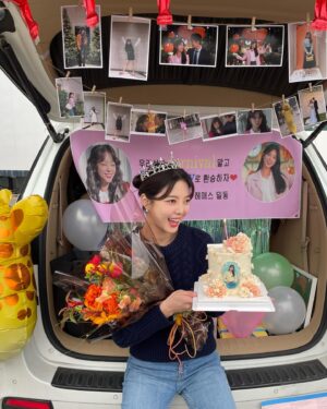 Uhm Hyun-kyung Instagram - 오늘 드디어 기나긴 여정을 끝으로 마지막 촬영! 좋은 인연을 만들게 해준 것만으로도 너무 감사하고 모두들 정말 많이 정말 고생하셨습니다! 끝!!!💪🏻 정말 끝!!!!🤟🏻 끝!!
