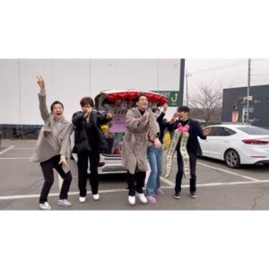 Uhm Hyun-kyung Instagram - 오늘 드디어 기나긴 여정을 끝으로 마지막 촬영! 좋은 인연을 만들게 해준 것만으로도 너무 감사하고 모두들 정말 많이 정말 고생하셨습니다! 끝!!!💪🏻 정말 끝!!!!🤟🏻 끝!!