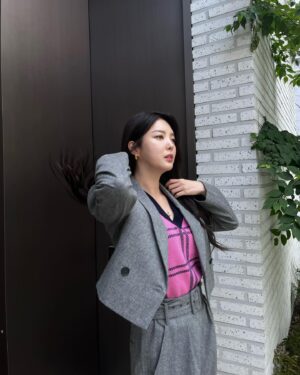 Uhm Hyun-kyung Instagram - 아직도 사진 찍어준다고 하면 세상 어색한 😅 #극i