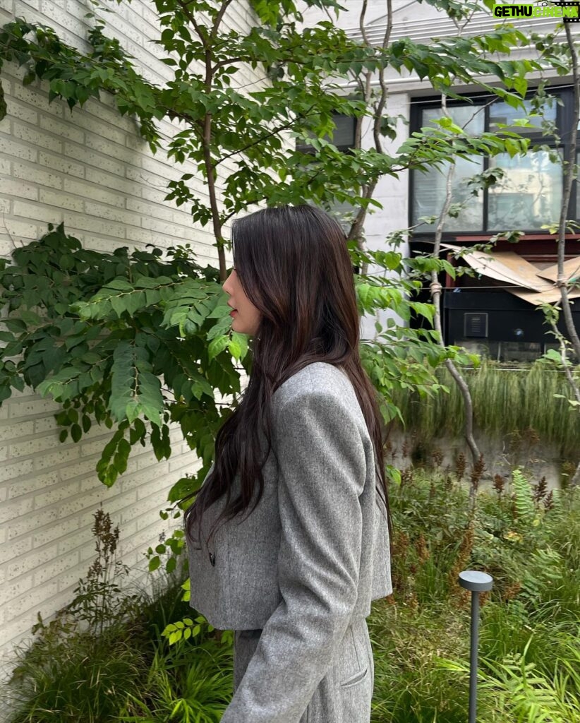 Uhm Hyun-kyung Instagram - 아직도 사진 찍어준다고 하면 세상 어색한 😅 #극i