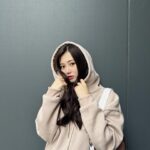 Ui Mihara Instagram - SHEINでコーデ組んだのだ バレンタインコーデなのだ どっちとデート行きたいのだ？？ トップス：11657231 ボトムス：14187253 靴：1957798 トップス：11495346 ワンピース：1981110 靴：3267671 バッグ：11745175 クーポンコード：LOVES7333 お買い上げ金額1～5,999円まではセール価格より15%OFF、6,000円以上は20%OFFが適用されるよ 利用期限：3月31日まで 大切な人へ、大切な愛を贈ろう #SHEIN #SHEINBoldlyLove #SHEINforAll #loveshein #saveinstyle #PR @shein_japan