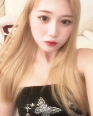 Ui Mihara Instagram - 仕事の都合で5日間だけだった貴重な金髪🥲
恋しいなあ。