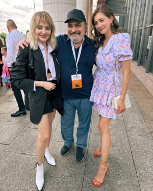 Uliana Donskova Instagram - фестиваль «В кругу семьи» в Ярославле 2023 

наша веселая команда @sidakovschool представляет 

1-ый день красная дорожка, прогулки, банкет, просмотр фильма и много разговоров 

2-ой день спектакль, прогулки и много разговоров 

встретила друзей, кого давно не видела, зарядилась и погнали дальше 🚀

p.s. остальное сумасшествие будет в сторис