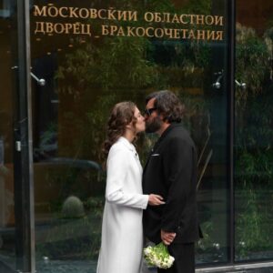 Uliana Donskova Instagram - Делимся радостью! 
Счастье есть, друзья.

Я хочу с вами поделиться честно и искренне своим состоянием, и своим счастьем, я уверен, что многие меня поддержат и порадуются. С людьми надо делиться не только невзгодами и бизнесом, но и тем, что способно заряжать других людей, а это СЧАСТЬЕ!
Менять свою жизнь всегда риск, а менять свою жизнь в 50 лет огромный риск. 
Мы никогда не знаем, что нас ждет впереди и всегда боимся себе признаться в том, что так как сейчас уже невозможно.
Иногда лучше честно поговорить с собой, подвести итог, сделать вывод и идти дальше, дав возможность себе и другим людям найти то, что им нужно. 
Вот и я так сделал. 
Я встретил свое счастье. 
С ТОБОЙ я понял, что такое НАСТОЯЩАЯ ВЗАИМНАЯ ЛЮБОВЬ, что такое СЧАСТЬЕ, что такое ГАРМОНИЯ. 
Спасибо тебе. Ты самый невероятный человек с очень красивой душой и бесконечной добротой. Люблю тебя. 

Будьте СЧАСТЛИВЫ, пожалуйста 🫶