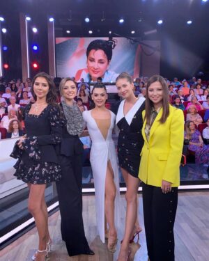 Uliana Donskova Instagram - С днём рождения, ЛЕГЕНДА ♥️

Люблю за всё и очень многое! 

Благодарю Бога, что на моем жизненном пути такой УЧИТЕЛЬ, как Вы! 🙏

#Винер #лучшая