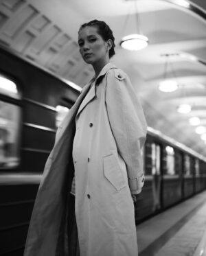 Uliana Donskova Instagram - самая быстрая фотосессия в моей жизни 

длилась она 25 минут, но за это время многое произошло 

@amiranalborov сделал эти фотографии - это раз ♣️

на меня обрушились проклятья «очень доброй» женщины - это два 😂

подбежал немолодой человек таджик ответить этой женщине, после чего решил что раз заступился, можно и подкатить ко мне, в независимости от того, что я занята творческим процессом 😂 - это три 

следом подбежала толпа из 20 человек туристов фоткаться прям около меня 😅 - это четыре 

в «Метро» своя жизнь. определенно. как из книг «Метро 2033-2035» ( из моих любимых ) 

удивительное путешествие в 25 минут завершилось этими фото 

какое вам больше зашло ?