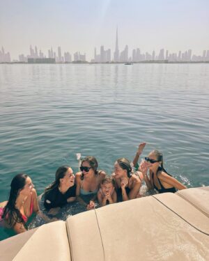 Uliana Donskova Instagram - Dubai ☀️ 

Had a very good time here with my friends ♥️

Wearing @ericazaionts and Dior . Good combination 

В Дубай всё больше и больше ощущаешь себя так, будто ты в России. Только там где тепло. Даже жарко, пожалуй 😅😂 русское окружение. русские рестораны. здесь даже радио-волны есть на русском )