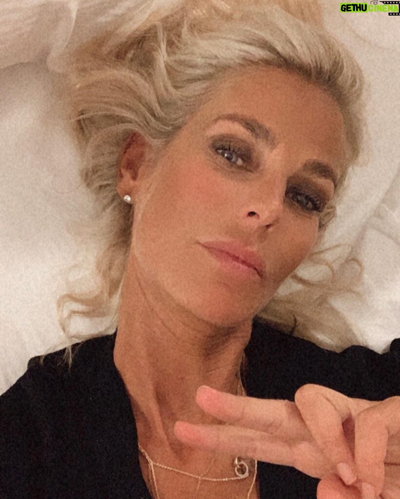 Ulrika Jonsson Instagram - HBD to me!!! Newest member of Club 55. I’m smart. I’m funny - peculiar AND haha. I’m kind. I’m generous. I’m lively and opinionated. I’m stronger than you could ever imagine. I’m also soft af. I’m impatient. I’m filthy. I’m perceptive and know you better than you know yourself. I’m a lover not a fighter. But if you push me, I’ll fight like a lion. I’m a proud feminist. I’m not the person I was in my 20s, 30s or even my 40s. I’m carving out a new life for myself now and I’m excited. I want to love and be loved. But would always rather be on my own than suffer fools. I make good sourdough and good love. And I still hate goat’s cheese. #birthday #55