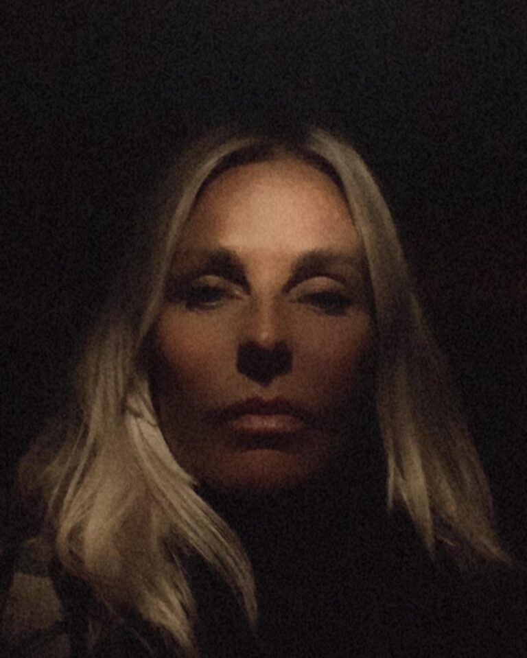 Ulrika Jonsson Instagram - HBD to me!!! Newest member of Club 55. I’m smart. I’m funny - peculiar AND haha. I’m kind. I’m generous. I’m lively and opinionated. I’m stronger than you could ever imagine. I’m also soft af. I’m impatient. I’m filthy. I’m perceptive and know you better than you know yourself. I’m a lover not a fighter. But if you push me, I’ll fight like a lion. I’m a proud feminist. I’m not the person I was in my 20s, 30s or even my 40s. I’m carving out a new life for myself now and I’m excited. I want to love and be loved. But would always rather be on my own than suffer fools. I make good sourdough and good love. And I still hate goat’s cheese. #birthday #55