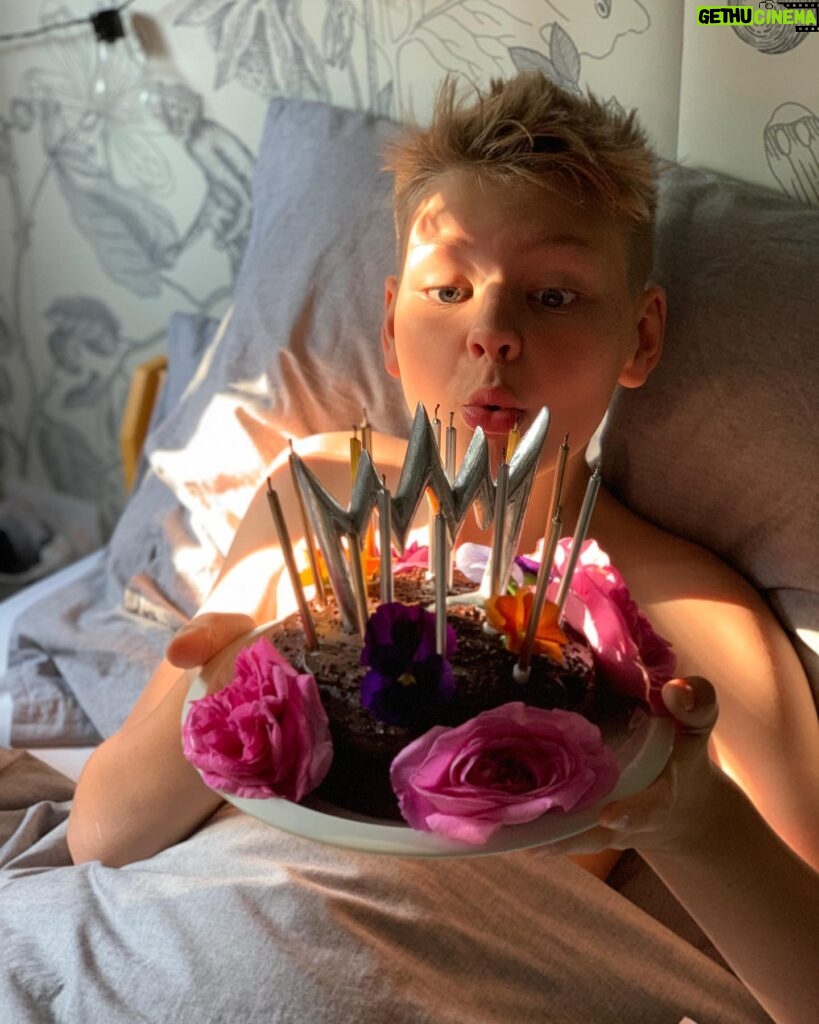 Ulrika Jonsson Instagram - And just like that. You’re 14. My darling son, you’re becoming quite the lovely young man. You’re funny; kind; empathetic; caring; expressive; creative; musical and polite. Our relationship has grown in depth and breadth this past year - something I thought might not be possible with the distraction of siblings and life’s ups and downs. But apart from the terrible jokes you tell; the odd dance you do with puberty which enrages your normally calm demeanour; and your inability to flush the toilet, you’re pretty damn perfect. Some might say I saved the best til last. I couldn’t possibly comment. Happy Birthday, my guitar-loving, @starwars worshipping, @glastofest diehard kid! We love you! ❤️ #malcypalc #14