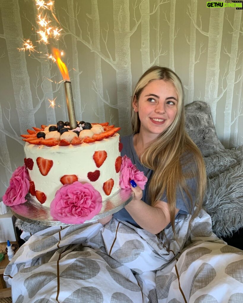 Ulrika Jonsson Instagram - My third Ungrateful is now considered an adult by society…. Happy Birthday, my darling Martha Moo! 18 today! My obstinate, determined, clever, beautifully unconventional, opinionated, gobby, Gemini, lover of vodka. I made you a cake. It’s all about cake. And tomorrow’s Mexican feast. Love you, Martha Sky Hope. ❤️