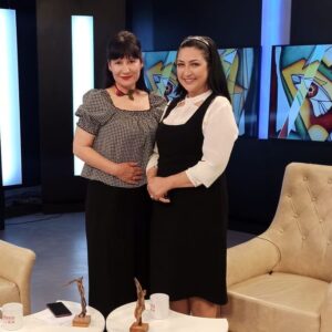 Ulviye Karaca Instagram - Pazar  sabahı, "Bir Kadın, Bir Hayat, Bir  Sanat " programının  konuğu  olarak saat 10.00 da sizlerleyim.Bu sohbet tüm sanat severlere gelsin. Ben  çok keyif aldım . @tvbenguturk