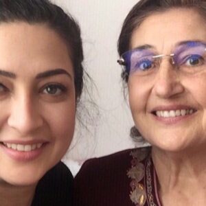 Ulviye Karaca Instagram - Canım Annemle bugün baş başa Doğum gününü kutladık🙏💞Nice güzel yıllara🙏🧿🙏🧿🧿🧿🧿