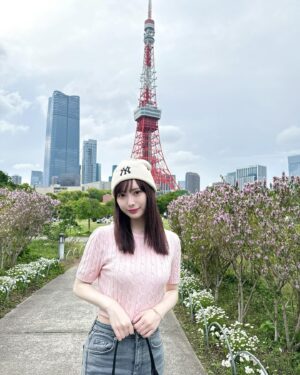 Umeyama Cocona Instagram - 行きたかった芝公園🌱🫧

皆さんは行ったことありますか〜？

#芝公園#東京タワー#私服