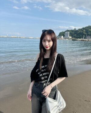 Umeyama Cocona Instagram - 6月だね🍉♡

#海#熱海#静岡#温泉#砂浜#サングラス#私服