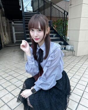 Umeyama Cocona Instagram - 食べ歩き〜😽♡

#横浜#中華街#食べ歩き#いちご飴#フルーツ飴#北京ダック#私服
