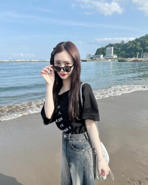 Umeyama Cocona Instagram - 6月だね🍉♡

#海#熱海#静岡#温泉#砂浜#サングラス#私服