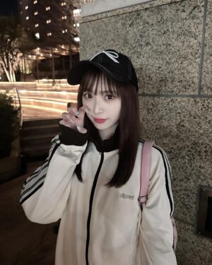 Umeyama Cocona Instagram - 🤍

こういう格好が1番楽〜🎀

#ジャージ#トラックジャケット#オーバーサイズ#私服#春服#signalsports