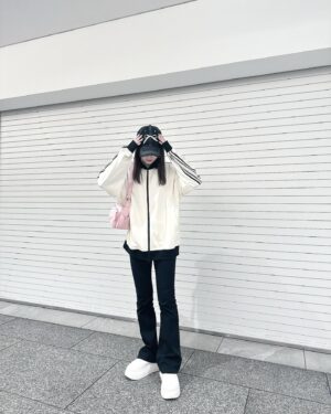 Umeyama Cocona Instagram - 🤍

こういう格好が1番楽〜🎀

#ジャージ#トラックジャケット#オーバーサイズ#私服#春服#signalsports