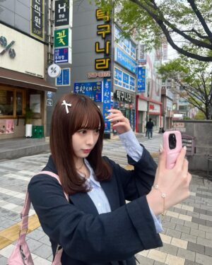 Umeyama Cocona Instagram - 🌸💕

このコーデお気に入りすぎる🫶🏻

#桜#韓国#釜山#カフェ#한국#한국카페#부산#벚꽃