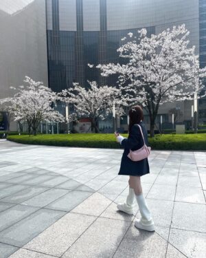 Umeyama Cocona Instagram - 🌸💕

このコーデお気に入りすぎる🫶🏻

#桜#韓国#釜山#カフェ#한국#한국카페#부산#벚꽃