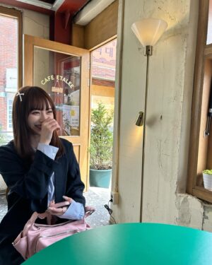 Umeyama Cocona Instagram - 🌸💕

このコーデお気に入りすぎる🫶🏻

#桜#韓国#釜山#カフェ#한국#한국카페#부산#벚꽃
