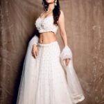 Urvashi Pardeshi Instagram - Take me back to the time we met ✨ Outfit and styled by @_mamtajadhav_ Photographer:- @thaklife Videographer:- @ds_dholakiya_916 Hair & Make-up:- @niyati_kothari . #♥️