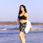 Urvashi Pardeshi Instagram - I loveeee the sound of the waves 🌊♥️
