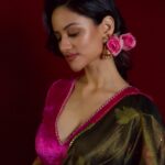 Urvashi Pardeshi Instagram - Iss shor bhari duniya mai, Sukoon bhara lamha ho tum.✨