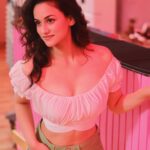 Urvashi Pardeshi Instagram - Peace is accepting that everything changes. When we stop clinging to how things are, we can let go and embrace what's growing in front of us. Doing this shifts our mindset from one that's scared of change to one that's energized by the excitement of future potential. ♥️✨