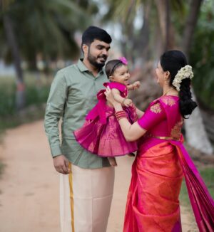 VJ Akshaya Instagram - Her smile can melt anyone’s heart 🥹💖 
my lil baby @adya_niyanthan 
@niyanthanmanisekaran 

ADYA’S outfit : @ilandhalir 
Blouse : @maliboo_bridalwear 
Makeup & styling : self 
Pc : @screenastarphotography 

#vjakshaya #adya #tonsure #earpiercing #momdaughter #babygirl #photooftheday #photoshoot #photography #twinning #ninemonths