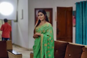 VJ Mounika Instagram - PONI c/o rani serial ❤️ … Yen manasuku rombha pudicha serial,nagitive rolls panitu irrundha na yanalayum positive roll panamudiyum nu prove pana serial.. Swetha va yen roll avalo azhaga irrundhadhadhu adhu na 100% correct ah paniiruke nu nanikire.. Thanks to my directors @sundareshwaran_dir my first call received from u sir  illana kandipa nan indha serial miss paniirupe thank u soo much sir 😇 , sply @s.s.saravanan_thedevilofficial 🙏 .. Song,romance nu avalo azhaga kattiirupangha .. Camara @prithiv_raj_r ungha frames scene ku yethamari lighings vera level ah irrukum… And rombha important ah Serial Dialogues @sukukochappan sir Ultimate sir, andha dialogues le uyir irrukum 🔥 .. My Dubbing voice 🤗 omg perfectly Suits for me-thank you so much dear @akshayapraba 🥰And my new director sir #rajan sir beautiful making …. My co stars ❤️🤗🤗🤗 beautiful souls 💫 and my Technicians 😍❤️ Spl thanks to my @radikaasarathkumar 😍 , Chance kudutha @kalaignartvofficial thank u sooo soooo much 🤗❤️ … Indha serial ku support pana fan pages and Audience pazha kodi NANDRI 🙏🙏🙏🙏