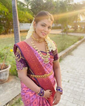 VJ Mounika Instagram - Beautiful saree and jewellery: @honeycostumes_rental ❤️

Bangles : @nini_treasures ❤️