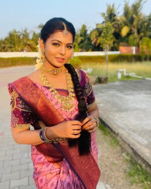 VJ Mounika Instagram - Beautiful saree and jewellery: @honeycostumes_rental ❤️

Bangles : @nini_treasures ❤️