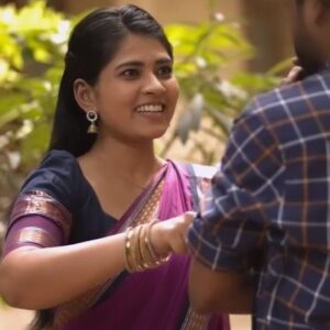 VJ Deepika Lakshmanapandi Instagram - Ellarukum Happy valentine's day 💕💕💕

Kaadhal poyin saathalaa
Innoru kaadhal illaiyaa
Thaavani ponaal salwaar ullathadaa
Love pannudaa mavanae…
Love pannudaa…. 😁 😁 💕

@saravanavickram @vj_deepika_ 

Dop @gokul_krishnan_1010 

Outfit @be_unique_boutique_ 

#vjdeepika #saravanavickram #kuttymovie #kutty