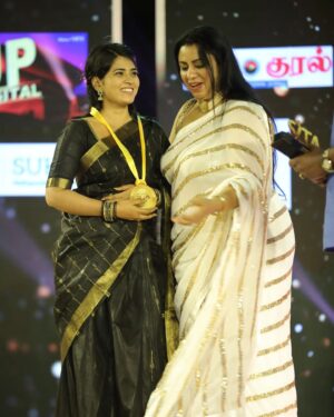 VJ Deepika Lakshmanapandi Instagram - 2017 aug la Chennai vanthn apo irunthu media la try pannitu iruken. Ennaku kedacha first recognition first award ethu. Ennaku support panra ellarukum rmba rmba nandri 💕

Thank you SITA 2022 (south indian talent awards)
Thank you @the_event_company_team

Pc @gokul_krishnan_1010 

#vjdeepika