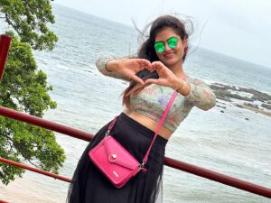 VJ Ezhilarasi Instagram - Blur pictures sometimes hold very good memories and this is one among them🫶🏻 #throwback trip to one of my most fav and beautiful place #andaman 😍 , Adhuvum last min plan are , best as always✨