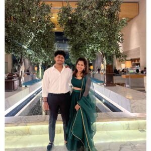 VJ Ezhilarasi Instagram - picture with my siblings❤️ (villain - Adei valandhadhu pohdhum da 🙄 enaku Annan maari iruka @ft.devil.___30 😶)
