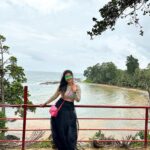 VJ Ezhilarasi Instagram - Blur pictures sometimes hold very good memories and this is one among them🫶🏻 #throwback trip to one of my most fav and beautiful place #andaman 😍 , Adhuvum last min plan are , best as always✨