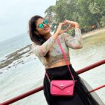 VJ Ezhilarasi Instagram - Blur pictures sometimes hold very good memories and this is one among them🫶🏻 #throwback trip to one of my most fav and beautiful place #andaman 😍 , Adhuvum last min plan are , best as always✨