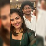 VJ Ezhilarasi Instagram - picture with my siblings❤️ (villain - Adei valandhadhu pohdhum da 🙄 enaku Annan maari iruka @ft.devil.___30 😶)