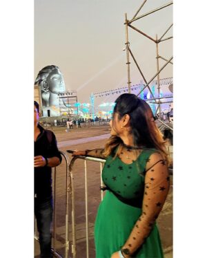 VJ Ezhilarasi Instagram - Maha sivarathiri at Isha just for the vibe🔱✨I’m not atheist nor a complete believer , wen it comes to spirituality ✌🏻 Iruku nu solala, irundah nalla irukum nu sollala.. Trust the universe trust the vibe..
