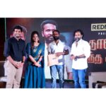 VJ Ezhilarasi Instagram - Thaana serndha kootam with #attakathidinesh .. #vetrimaaran sir lots of respect to this man, was very happy interviewing them♥️✨ . . . . #ezhilarasisaravanan #happy #fansmeet #fika #vj #event #host #visaaranai #vjezhilarasi #ezhilarasishylu