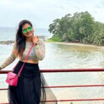 VJ Ezhilarasi Instagram - Blur pictures sometimes hold very good memories and this is one among them🫶🏻 #throwback trip to one of my most fav and beautiful place #andaman 😍 , Adhuvum last min plan are , best as always✨