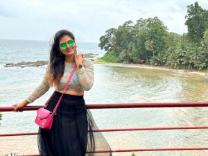 VJ Ezhilarasi Instagram - Blur pictures sometimes hold very good memories and this is one among them🫶🏻 #throwback trip to one of my most fav and beautiful place #andaman 😍 , Adhuvum last min plan are , best as always✨