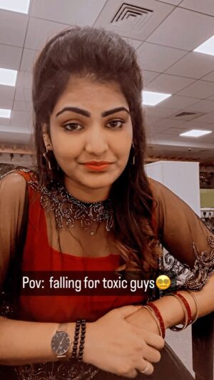 VJ Ezhilarasi Instagram - Does toxic guys carry magnet with them..!? 👀 cuz most of the girls are attracted to them bruh😵‍💫🙃