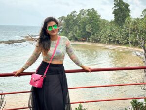 VJ Ezhilarasi Instagram - Blur pictures sometimes hold very good memories and this is one among them🫶🏻 #throwback trip to one of my most fav and beautiful place #andaman 😍 , Adhuvum last min plan are , best as always✨