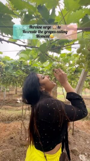 VJ Ezhilarasi Instagram - 🍇 thotam😅